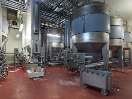 Работа в цеху по производству молочных продуктов пылесосом ICLEAN